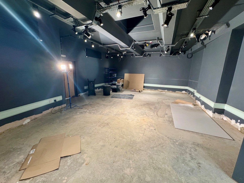 Lot: 93 - CITY CENTRE COMMERCIAL BUILDING WITH POTENTIAL - Main ground floor room